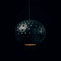 Pre-owned premium vintage taklampa med unik prickig metallskärm, scenbelysning
